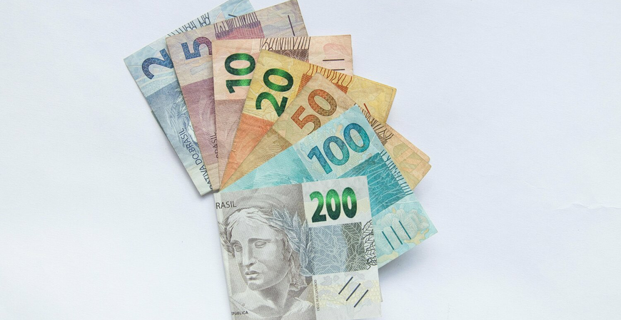 Prazo para solicitar adiantamento do 13º salário encerra no próximo dia 31