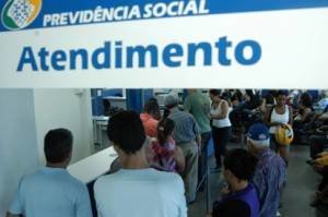 Servidores do INSS entram em greve pedindo reajuste de 27,5% nos salários