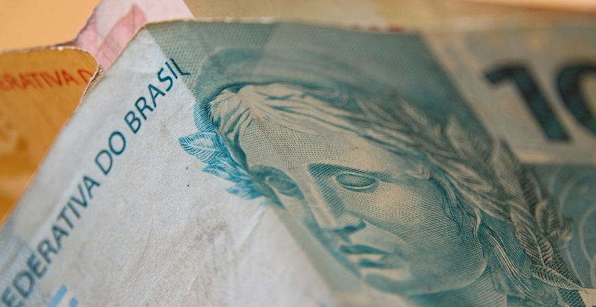 Tecnologia melhora relação do brasileiro com dinheiro, aponta pesquisa