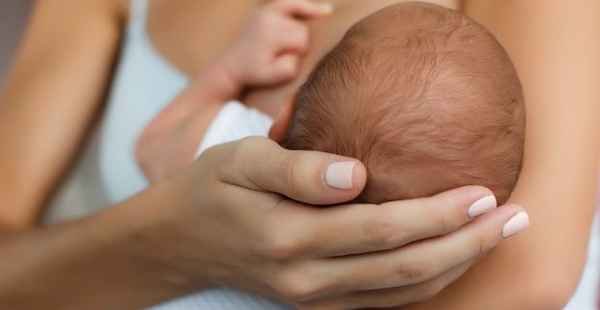 INSS atrasa liberação de licença-maternidade para 110 mil mães
