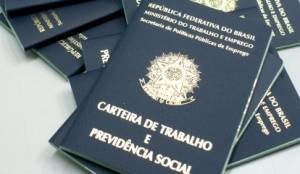 Com aprovação da Câmara, terceirização praticamente aposenta a Carteira de Trabalho, instituída pela CLT
