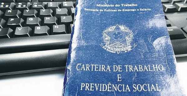 Após 6 meses, nova lei trabalhista traz mudanças, mas ainda enfrenta resistência; veja as consequências.