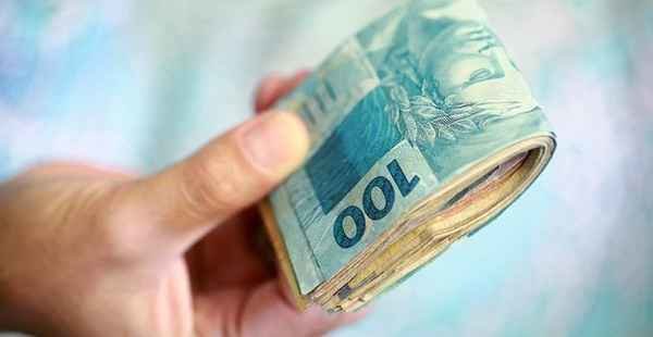 Orçamento de 2019: governo propõe salário mínimo de R$ 1.006 e prevê alta de 2,5% no PIB