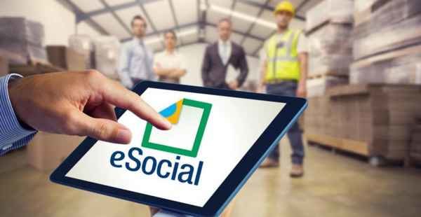 Como informar capacitações e treinamentos obrigatórios dos funcionários no eSocial.