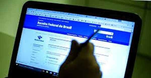 Receita suspende entrega de declarações de Imposto de Renda na madrugada