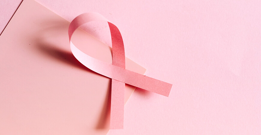 Outubro Rosa: 4 direitos previdenciários para mulheres em tratamento de câncer
