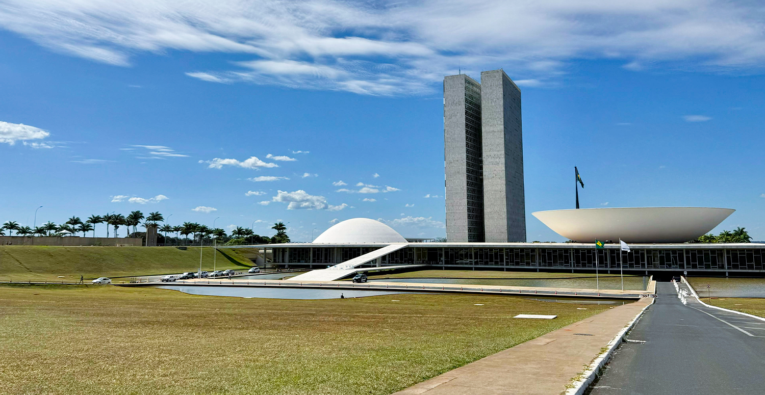Aprovada urgência para derrubar aumento do IOF