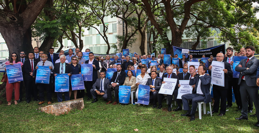 Auditores da RFB anunciam nova paralisação por reajuste salarial; salários já chegam a R$ 30 mil