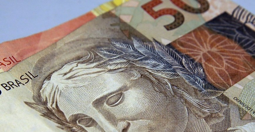 Auxílio Brasil: 1 a cada 6  famílias solicitou o consignado