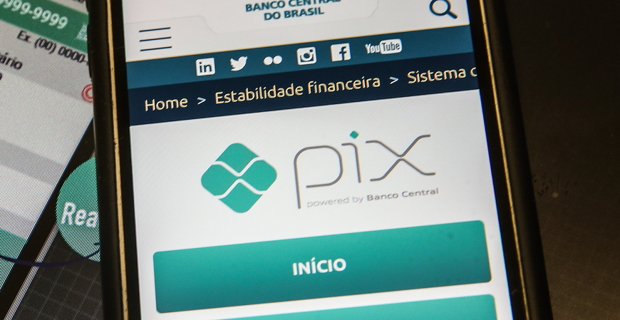 Pix deve seguir como serviço público, afirma BC