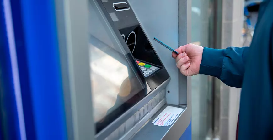 Fim do DOC: bancos começam a suspender serviço