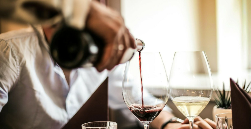 Bares e restaurantes esperam faturar mais em junho com o Dia dos Namorados, diz Abrasel