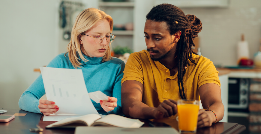 Número de brasileiros endividados registra queda em novembro