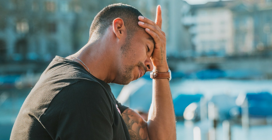 Estudo revela que 46% dos trabalhadores brasileiros estão estressados, 25% tristes e 18% com raiva