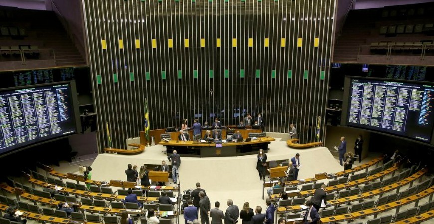 Câmara aprova MP que abre crédito de R$27 bi para pagamento de benefícios sociais