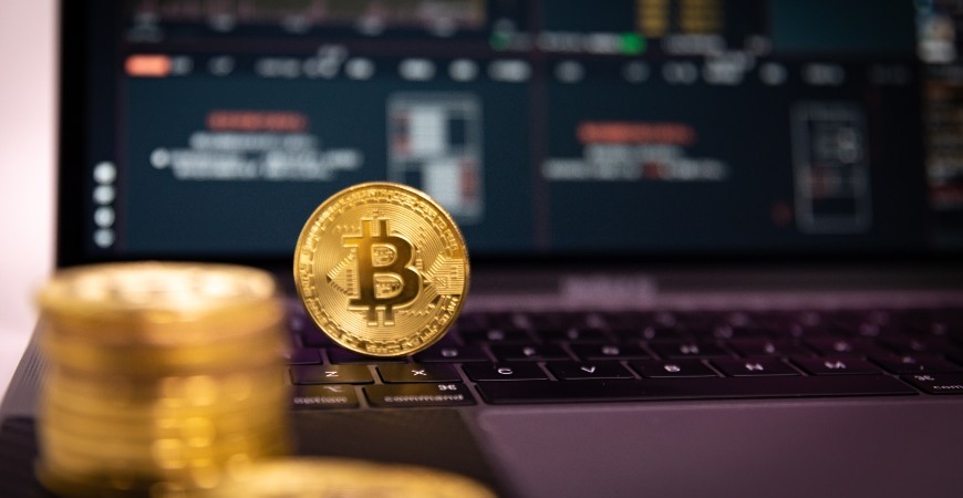 Câmara dos Deputados aprova PL que regulamenta operações com criptomoedas