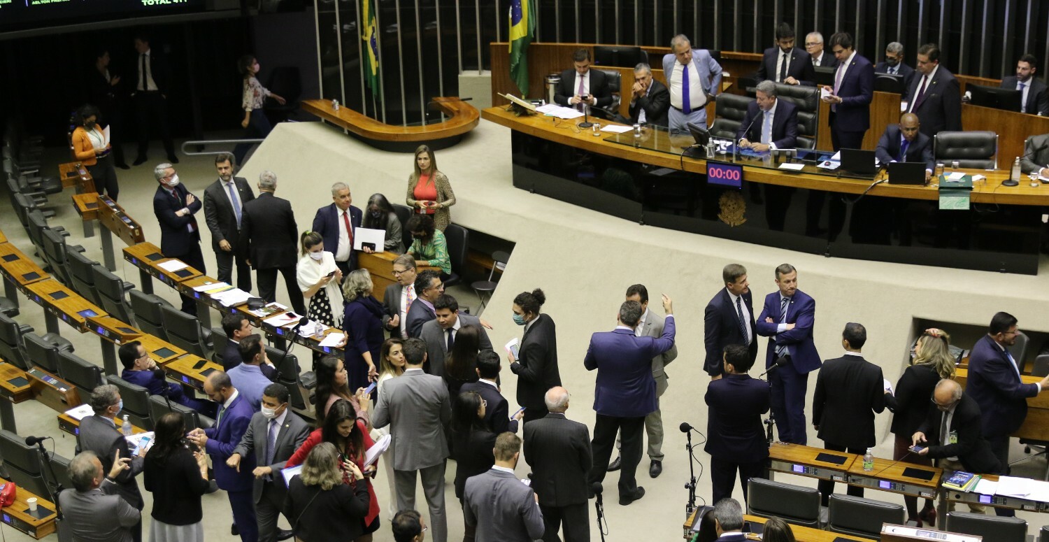 Deputados buscam soluções para desoneração e acordo sindical no comércio
