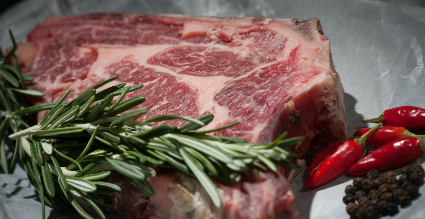 Reforma tributária: inclusão da carne na cesta básica pode elevar impostos em outros produtos