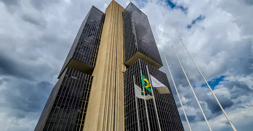 BC recebe projeto para reparcelar dívida e limitar prazo do cartão retroativo