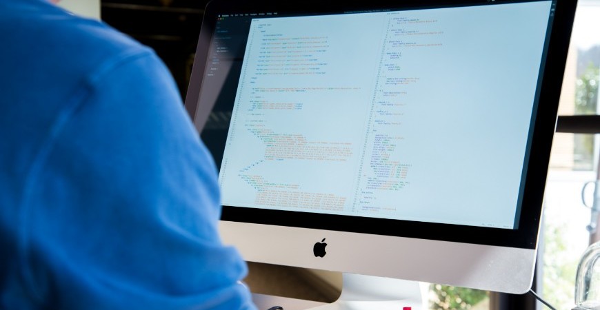 ChatGPT: OpenAI vai pagar até US$ 20 mil para pessoas que relatarem erros e falhas no sistema