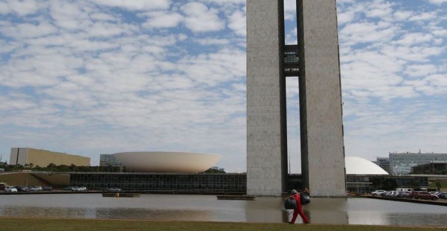 ICMS: Congresso derruba veto e retoma compensação para saúde e educação