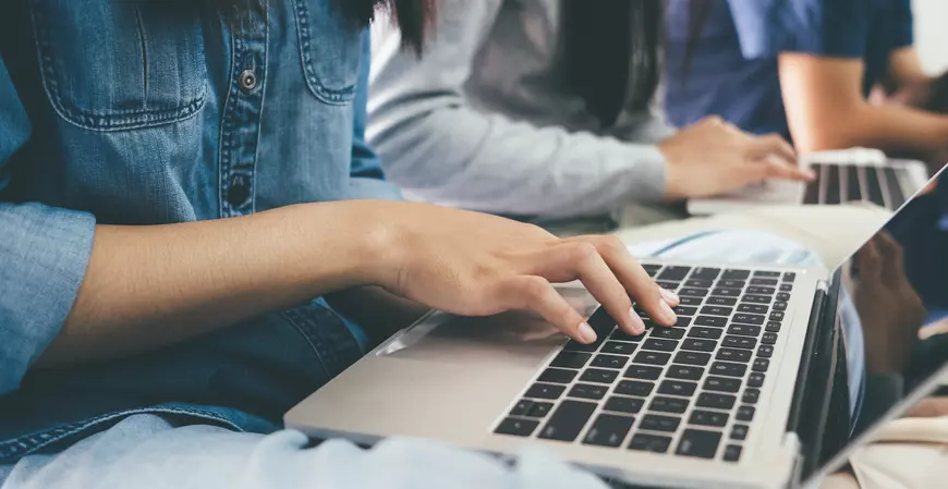 Google lança IA generativa que oferece respostas dentro dos seus mecanismos de busca