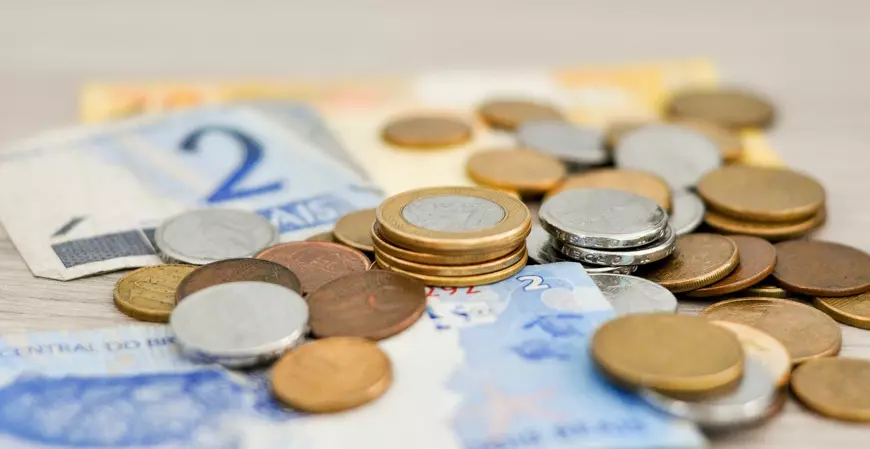  Primeira parcela do 13º salário deve ser paga até esta quinta-feira (30)