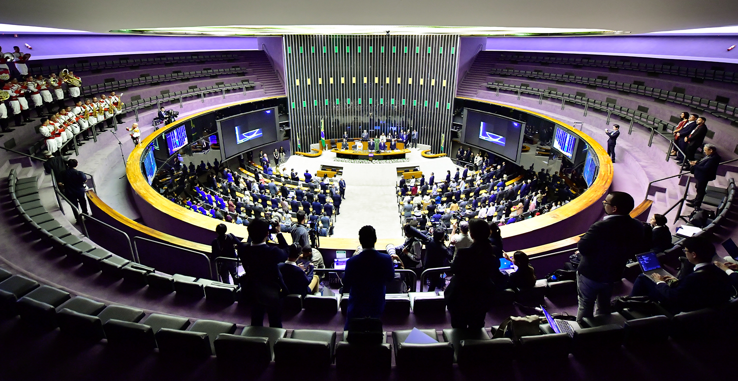 Câmara vota urgência do projeto que pode anular decreto do IOF