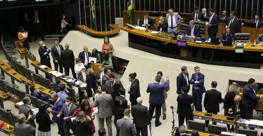 Câmara acelera projeto de desoneração da folha para 2027