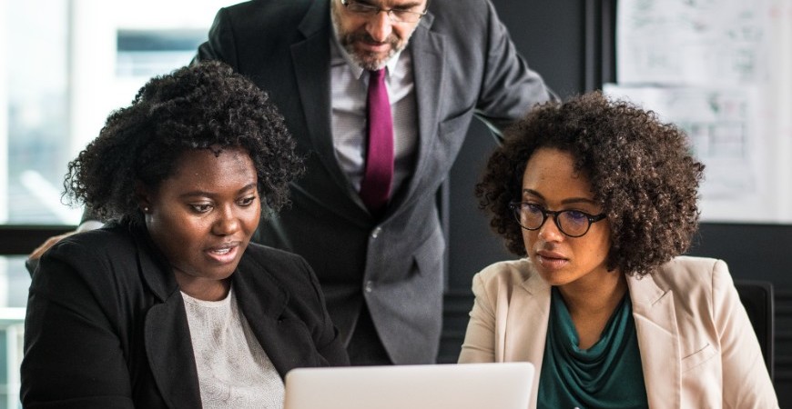 Diferenças entre empresários negros e brancos aumentaram na pandemia