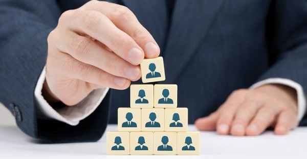 A subordinação hierárquica como elemento essencial para o vínculo de emprego