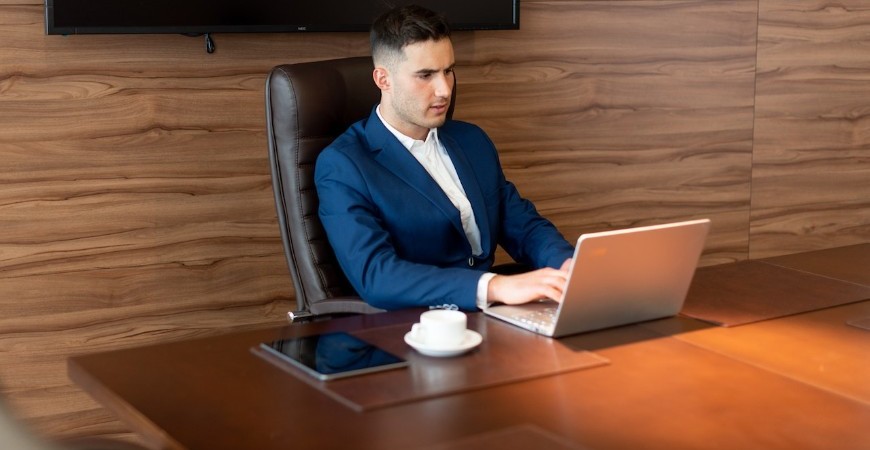 Fim da obrigatoriedade de publicações em site próprio para empresas menores