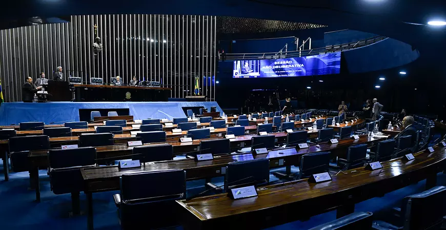 Entre 300 emendas na reforma tributária, senadores pedem flores, casamentos e pilhas usadas