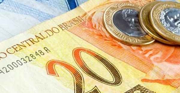 Novo valor de R$ 954 não recompõe poder de compra do salário mínimo, diz Dieese