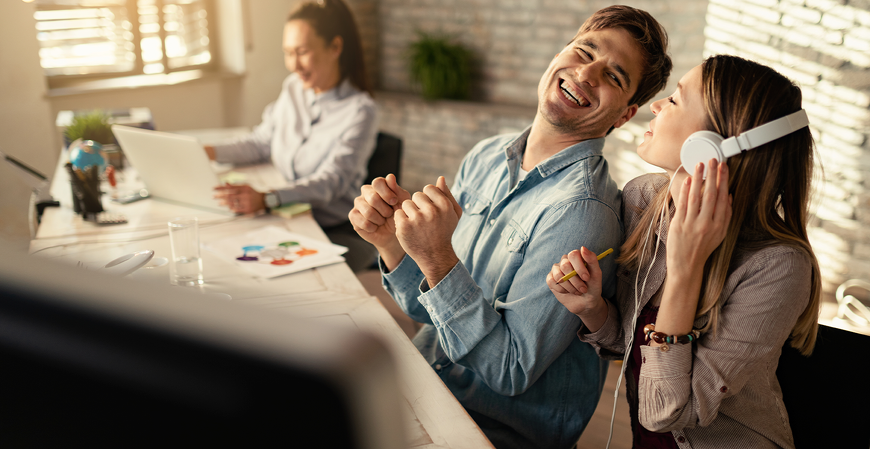 Felicidade no trabalho é uma vantagem ou uma necessidade? Pesquisa aponta que 27% dos trabalhadores não estão felizes no trabalho