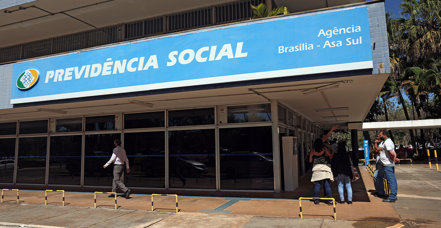 Fila do INSS cai 80% e governo prevê zerar atrasos em 2026