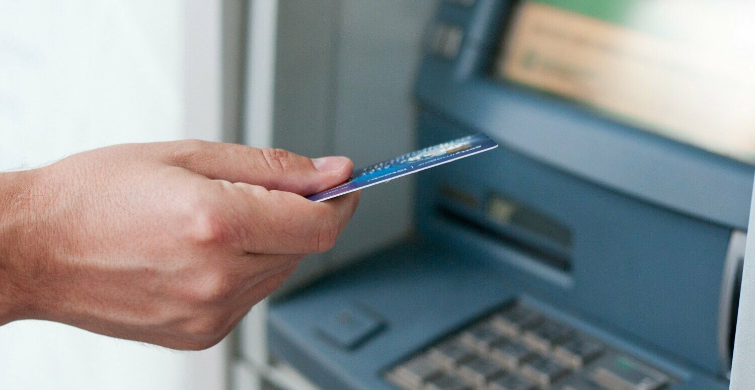 Governo antecipa abono salarial para atingidos pelas chuvas em MG