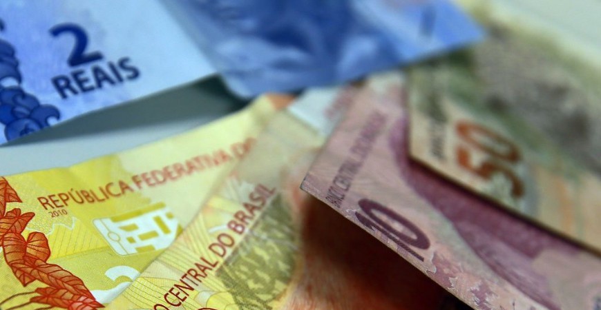 Salário mínimo 2023: governo pretende manter valor de R$ 1.302 e desistir do aumento