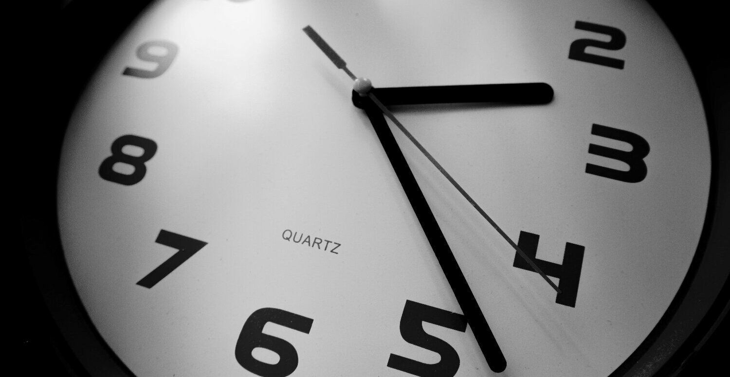 Hora extra: entenda os riscos e cálculos para empresas