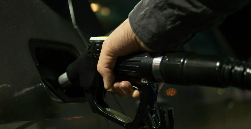 Descubra como o ICMS afeta o preço da gasolina no Brasil?