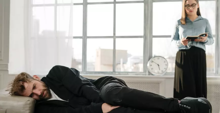 Impacto da discriminação, preconceito e assédio moral na saúde mental dos profissionais no ambiente de trabalho; consequências e desafios