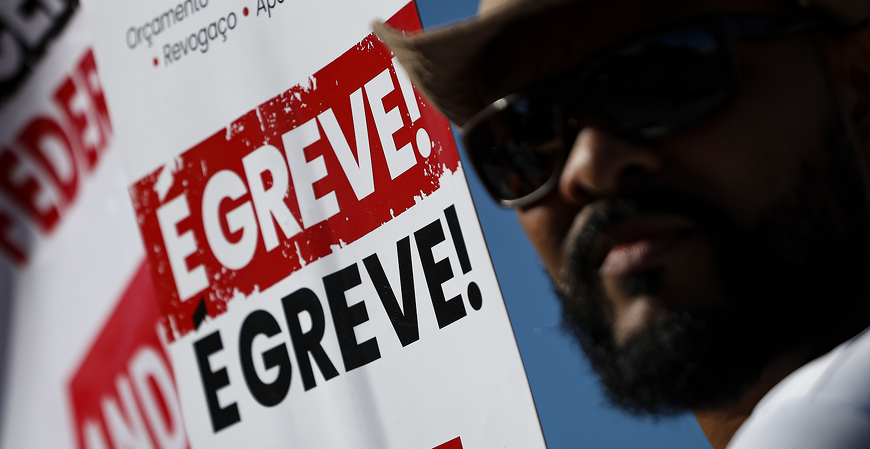 Servidores do INSS votam pela rejeição de proposta do governo e decidem manter greve