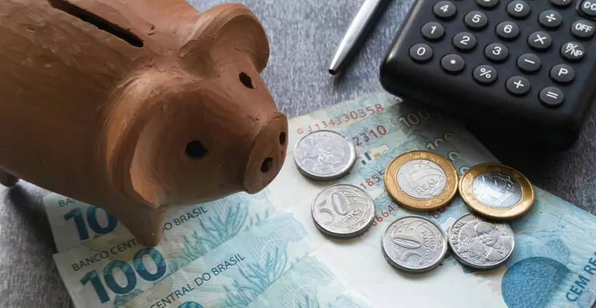 Entre a urna e o boleto: como o ano eleitoral muda as decisões financeiras do brasileiro