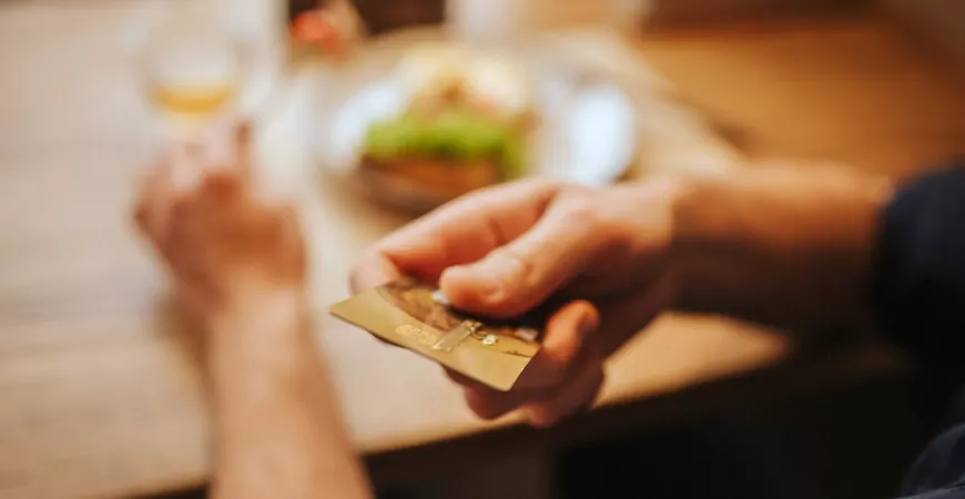 Vale-refeição e alimentação terão novas regras de uso em novembro