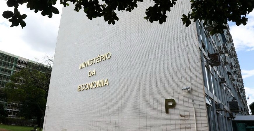 Governo decide regras para servidores federais em dia de jogo do Brasil