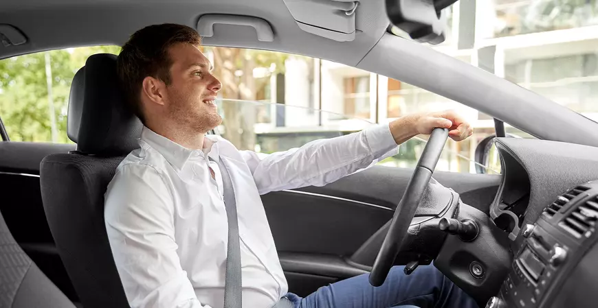 Motoristas por aplicativo podem ter direito a INSS e pagamento mínimo por hora rodada