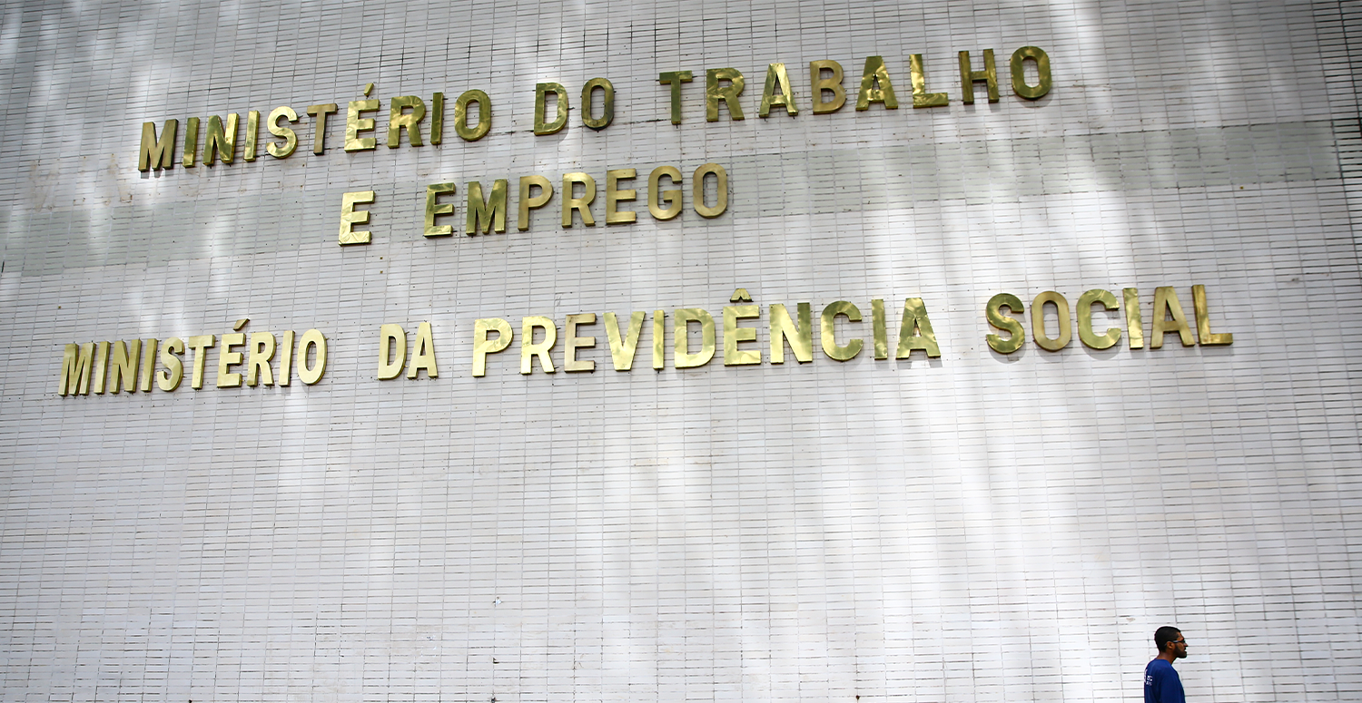 MTE adia para 2026 regra que altera trabalhos em feriados