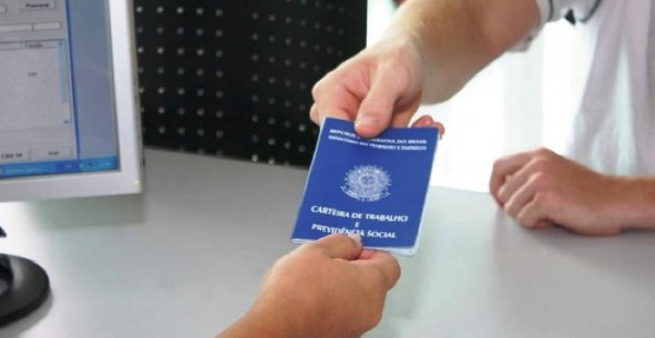 Brasil gerou 129,6 mil novos postos de trabalho em abril