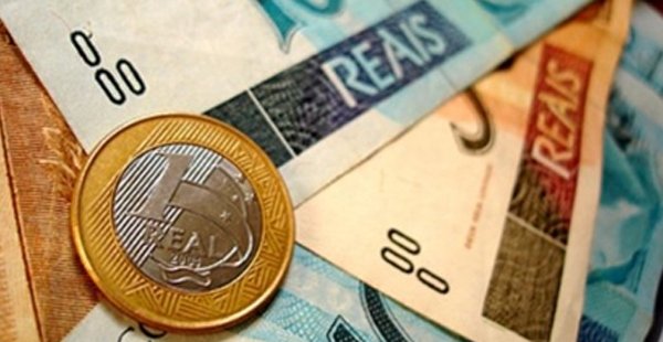 Comissão aprova reajuste de salário mínimo para R$ 1.040