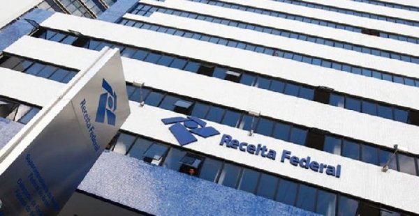 Guedes quer dividir estrutura da Receita 